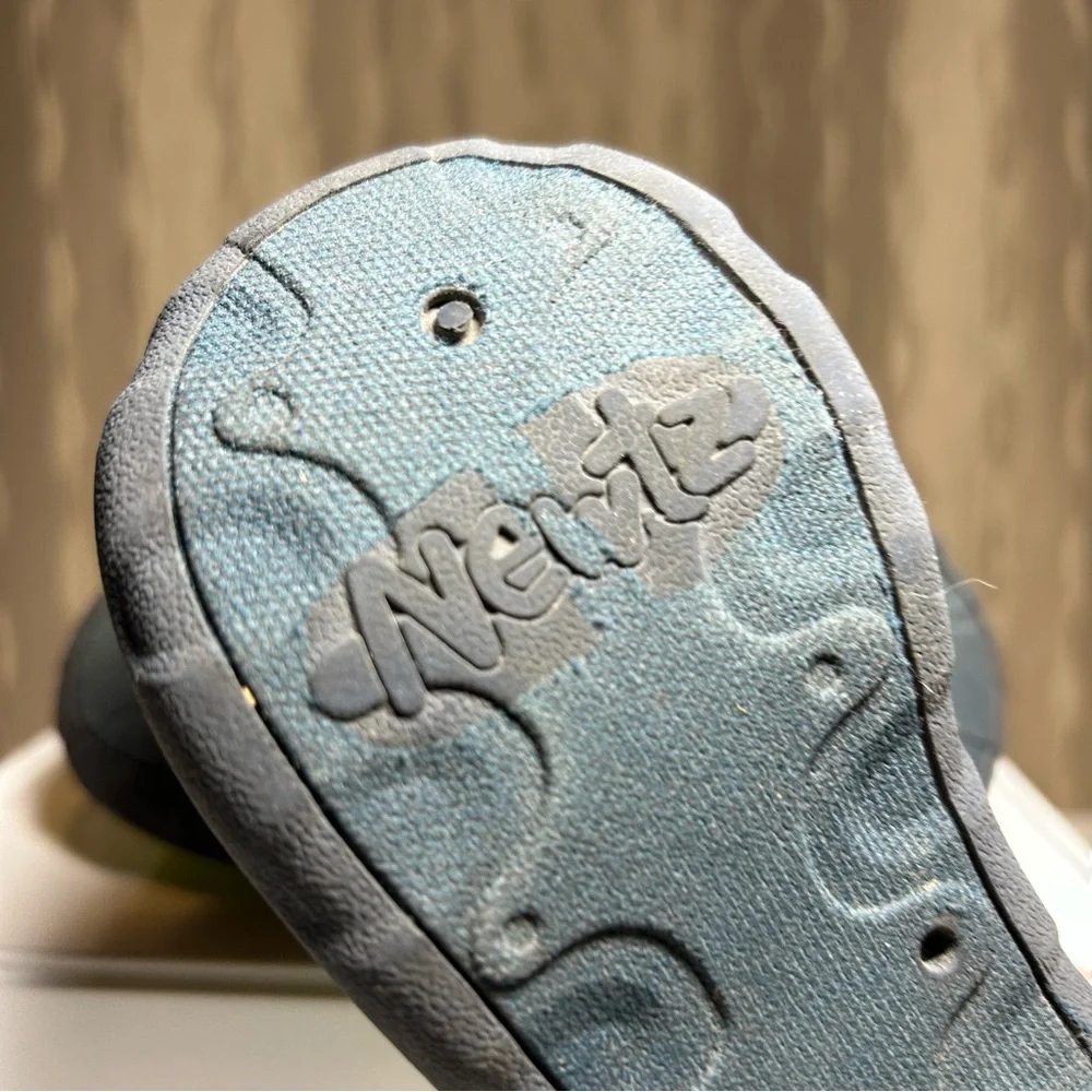 🌺 Newtz Water Shoes Toddler 7/8 Boy Fish Toe Cap Strap (2 of 2)